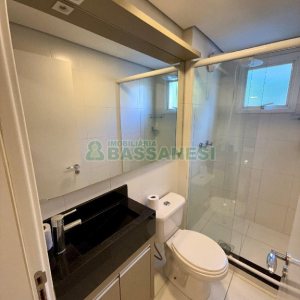 Apto Mobiliado com 75m², 2 dormitórios, 2 vagas, no bairro Lourdes em Caxias do Sul para Alugar