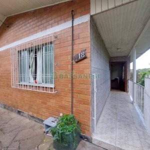 Casa com 306m², 3 dormitórios, 1 vaga, no bairro Pedancino em Caxias do Sul para Comprar