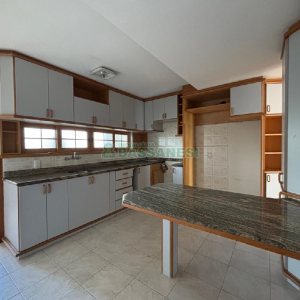Apartamento com 140m², 3 dormitórios, 2 vagas, no bairro São Leopoldo em Caxias do Sul para Alugar