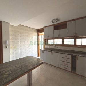 Apartamento com 140m², 3 dormitórios, 2 vagas, no bairro São Leopoldo em Caxias do Sul para Alugar