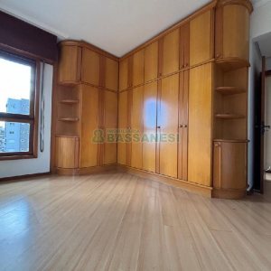 Apartamento com 140m², 3 dormitórios, 2 vagas, no bairro São Leopoldo em Caxias do Sul para Alugar