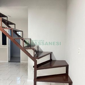 Sobrado com 70m², 2 dormitórios, 1 vaga, no bairro São Giácomo em Caxias do Sul para Alugar