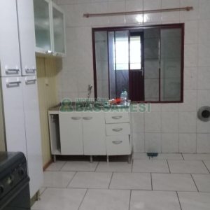 Casa com 250m², 7 dormitórios, 2 vagas, no bairro Serrano em Caxias do Sul para Comprar