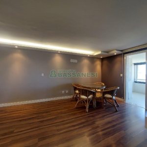 Apartamento com 92m², 2 dormitórios, 2 vagas, no bairro Lourdes em Caxias do Sul para Alugar