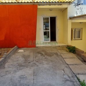Casa com 82m², 2 dormitórios, 1 vaga, no bairro Desvio Rizzo em Caxias do Sul para Alugar