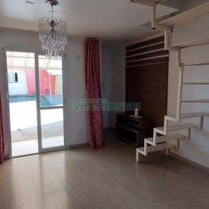 Casa com 82m², 2 dormitórios, 1 vaga, no bairro Desvio Rizzo em Caxias do Sul para Alugar