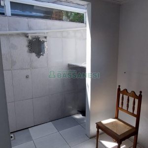 Casa com 82m², 2 dormitórios, 1 vaga, no bairro Desvio Rizzo em Caxias do Sul para Alugar
