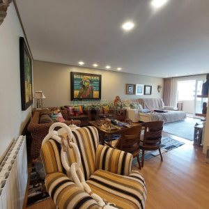 Apartamento com 210m², 3 dormitórios, 3 vagas, no bairro Medianeira em Caxias do Sul para Comprar