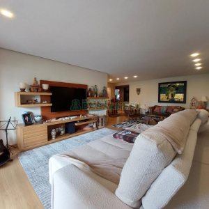 Apartamento com 210m², 3 dormitórios, 3 vagas, no bairro Medianeira em Caxias do Sul para Comprar