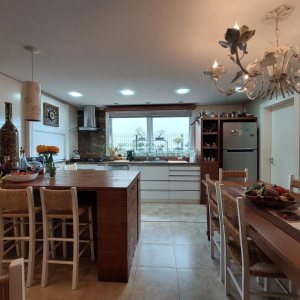 Apartamento com 210m², 3 dormitórios, 3 vagas, no bairro Medianeira em Caxias do Sul para Comprar