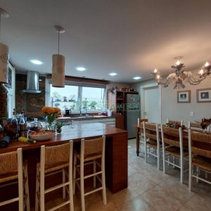 Apartamento com 210m², 3 dormitórios, 3 vagas, no bairro Medianeira em Caxias do Sul para Comprar