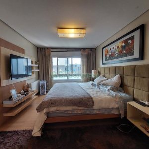 Apartamento com 210m², 3 dormitórios, 3 vagas, no bairro Medianeira em Caxias do Sul para Comprar