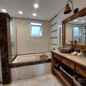 Apartamento com 210m², 3 dormitórios, 3 vagas, no bairro Medianeira em Caxias do Sul para Comprar