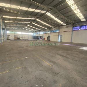 Pavilhão com 1300m², no bairro Cidade Nova em Caxias do Sul para Alugar