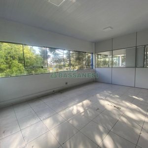 Pavilhão com 1300m², no bairro Cidade Nova em Caxias do Sul para Alugar