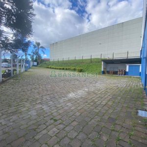 Pavilhão com 1300m², no bairro Cidade Nova em Caxias do Sul para Alugar