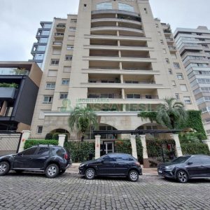 Apartamento com 202m², 3 dormitórios, 2 vagas, no bairro Exposição em Caxias do Sul para Comprar