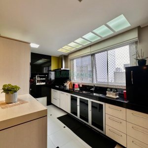 Apartamento com 202m², 3 dormitórios, 2 vagas, no bairro Exposição em Caxias do Sul para Comprar