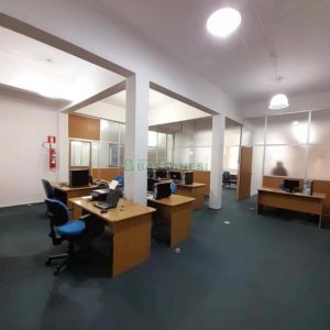 Loja com 220m², 2 vagas, no bairro Pio X em Caxias do Sul para Alugar