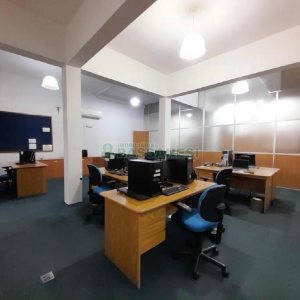 Loja com 220m², 2 vagas, no bairro Pio X em Caxias do Sul para Alugar