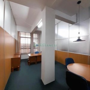 Loja com 220m², 2 vagas, no bairro Pio X em Caxias do Sul para Alugar