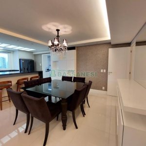 Apartamento com 201m², 3 dormitórios, 4 vagas, no bairro Medianeira em Caxias do Sul para Comprar