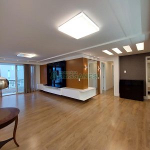 Apartamento com 201m², 3 dormitórios, 4 vagas, no bairro Medianeira em Caxias do Sul para Comprar