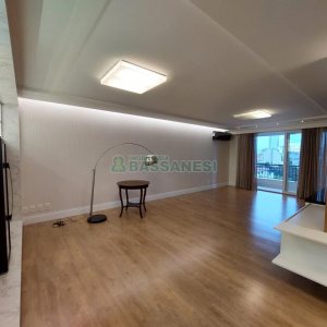 Apartamento com 201m², 3 dormitórios, 4 vagas, no bairro Medianeira em Caxias do Sul para Comprar