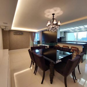 Apartamento com 201m², 3 dormitórios, 4 vagas, no bairro Medianeira em Caxias do Sul para Comprar