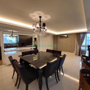 Apartamento com 201m², 3 dormitórios, 4 vagas, no bairro Medianeira em Caxias do Sul para Comprar