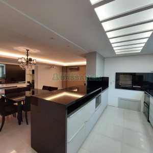 Apartamento com 201m², 3 dormitórios, 4 vagas, no bairro Medianeira em Caxias do Sul para Comprar