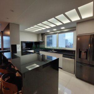 Apartamento com 201m², 3 dormitórios, 4 vagas, no bairro Medianeira em Caxias do Sul para Comprar