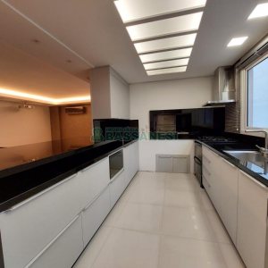 Apartamento com 201m², 3 dormitórios, 4 vagas, no bairro Medianeira em Caxias do Sul para Comprar