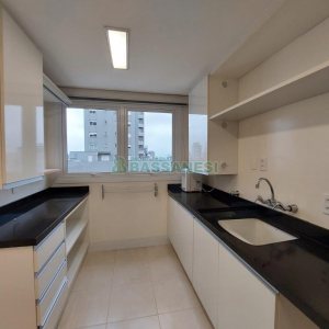 Apartamento com 201m², 3 dormitórios, 4 vagas, no bairro Medianeira em Caxias do Sul para Comprar