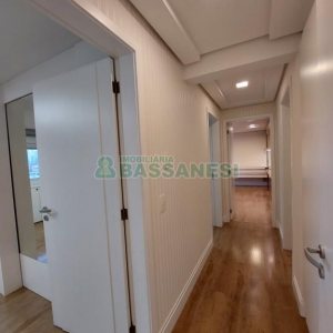 Apartamento com 201m², 3 dormitórios, 4 vagas, no bairro Medianeira em Caxias do Sul para Comprar