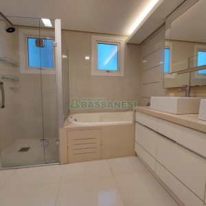 Apartamento com 201m², 3 dormitórios, 4 vagas, no bairro Medianeira em Caxias do Sul para Comprar