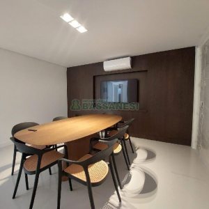 Sala com 81m², 2 vagas, no bairro Panazzolo em Caxias do Sul para Alugar