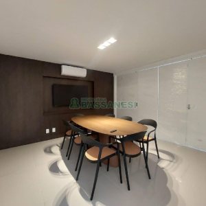 Sala com 81m², 2 vagas, no bairro Panazzolo em Caxias do Sul para Alugar