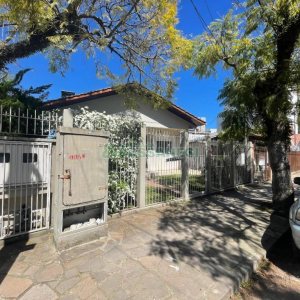 Casa com 450m², 4 dormitórios, 2 vagas, no bairro Rio Branco em Caxias do Sul para Comprar
