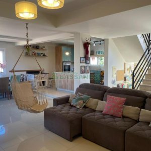 Casa com 450m², 4 dormitórios, 2 vagas, no bairro Rio Branco em Caxias do Sul para Comprar