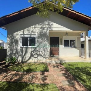 Casa com 450m², 4 dormitórios, 2 vagas, no bairro Rio Branco em Caxias do Sul para Comprar