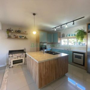 Casa com 450m², 4 dormitórios, 2 vagas, no bairro Rio Branco em Caxias do Sul para Comprar