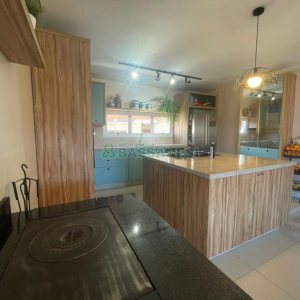 Casa com 450m², 4 dormitórios, 2 vagas, no bairro Rio Branco em Caxias do Sul para Comprar