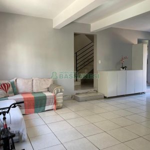 Casa com 450m², 4 dormitórios, 2 vagas, no bairro Rio Branco em Caxias do Sul para Comprar