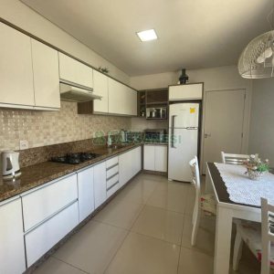 Casa com 450m², 4 dormitórios, 2 vagas, no bairro Rio Branco em Caxias do Sul para Comprar