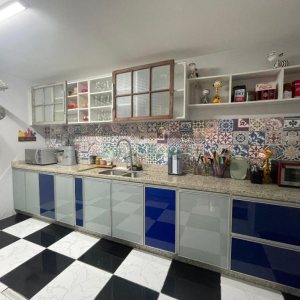 Casa com 450m², 4 dormitórios, 2 vagas, no bairro Rio Branco em Caxias do Sul para Comprar