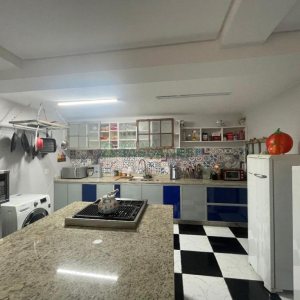 Casa com 450m², 4 dormitórios, 2 vagas, no bairro Rio Branco em Caxias do Sul para Comprar