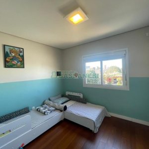 Casa com 450m², 4 dormitórios, 2 vagas, no bairro Rio Branco em Caxias do Sul para Comprar