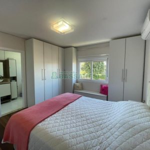 Casa com 450m², 4 dormitórios, 2 vagas, no bairro Rio Branco em Caxias do Sul para Comprar