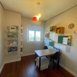 Casa com 450m², 4 dormitórios, 2 vagas, no bairro Rio Branco em Caxias do Sul para Comprar